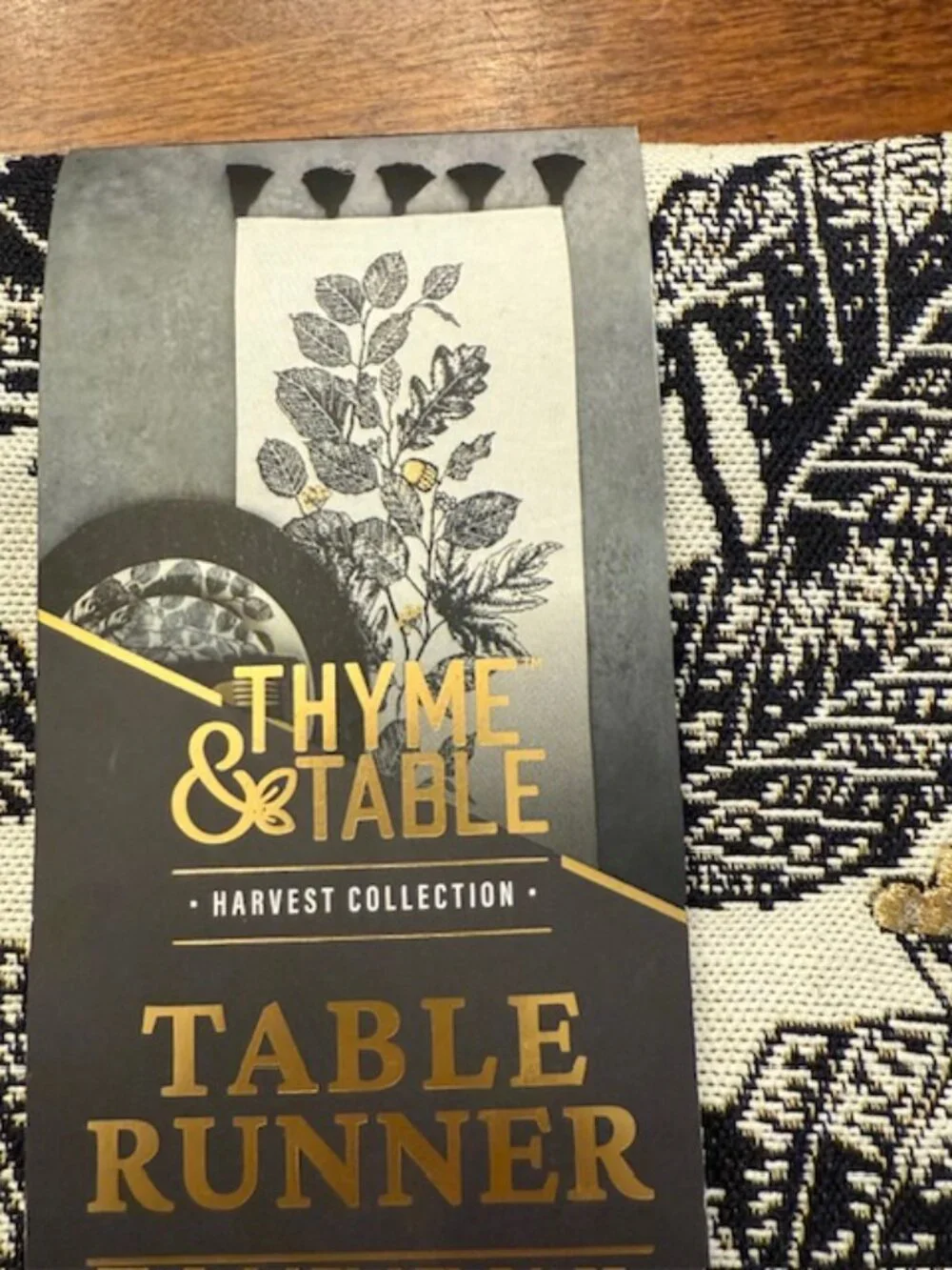 Thyme & Table Brand Table Decor Set- 8 Placemats, 8 Napkins, 1 Table Runner NWT